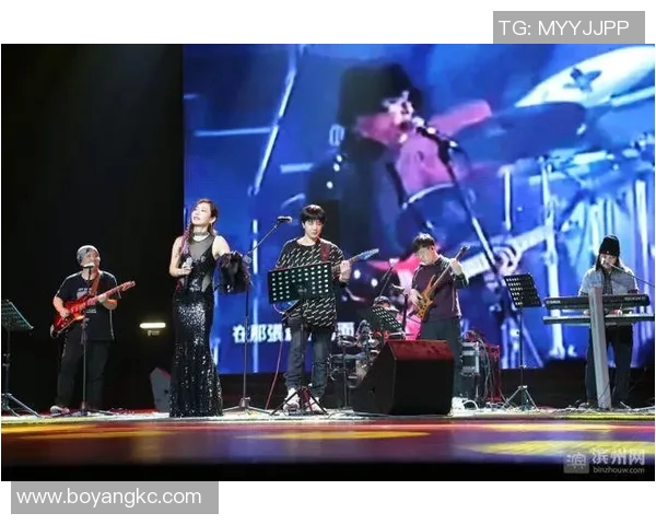 致敬足球明星的光辉岁月与无尽热情的赞歌